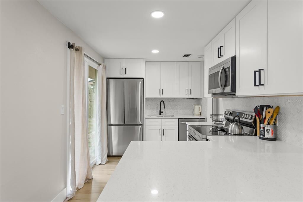 For Sale: $234,900 (2 beds, 1 baths, 864 Square Feet)