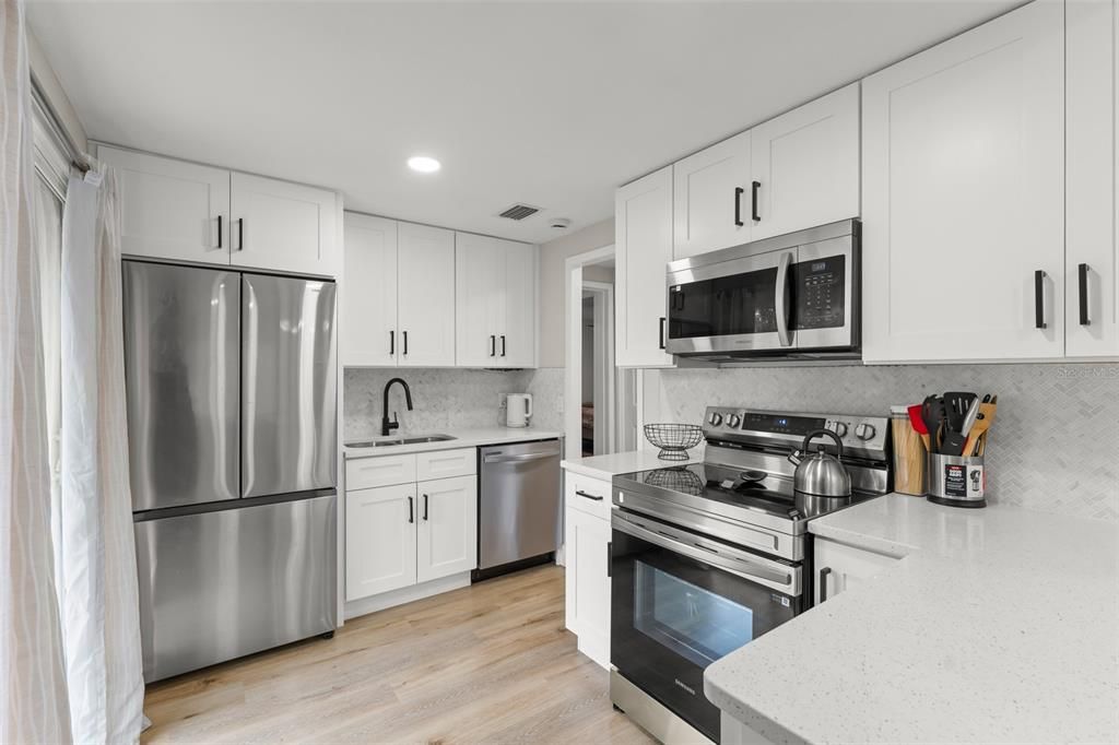 For Sale: $234,900 (2 beds, 1 baths, 864 Square Feet)