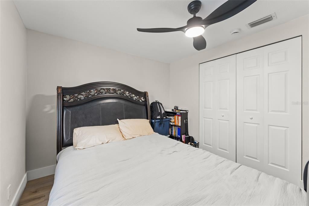 For Sale: $234,900 (2 beds, 1 baths, 864 Square Feet)