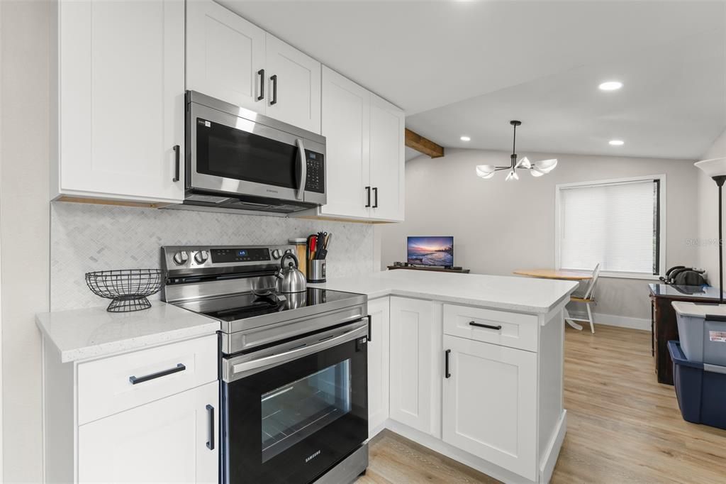 For Sale: $234,900 (2 beds, 1 baths, 864 Square Feet)