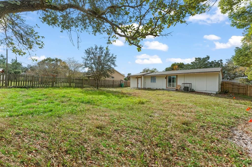 For Sale: $234,900 (2 beds, 1 baths, 864 Square Feet)