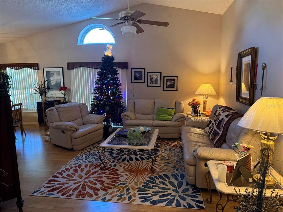 For Sale: $328,200 (3 beds, 2 baths, 1412 Square Feet)