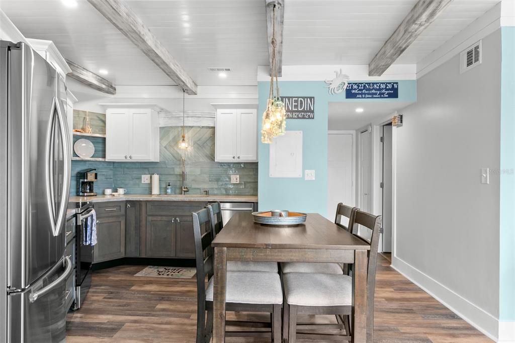 待售: $160,000 (1 贝兹, 1 浴室, 688 平方英尺)