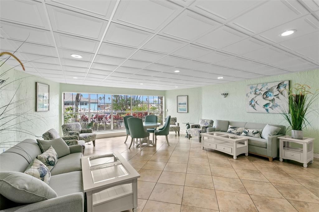 待售: $160,000 (1 贝兹, 1 浴室, 688 平方英尺)