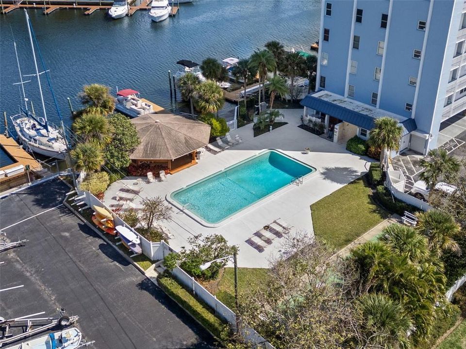 待售: $160,000 (1 贝兹, 1 浴室, 688 平方英尺)