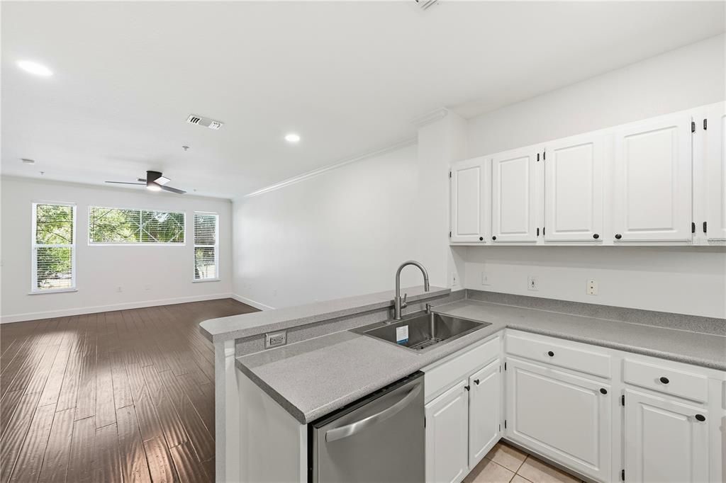 En Venta: $270,000 (3 camas, 2 baños, 1583 Pies cuadrados)