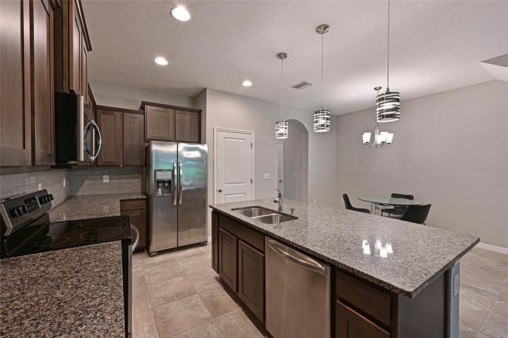 待售: $370,000 (3 贝兹, 2 浴室, 1725 平方英尺)