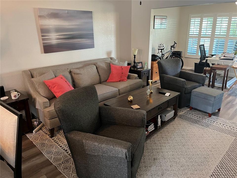 For Sale: $284,900 (2 beds, 2 baths, 1400 Square Feet)