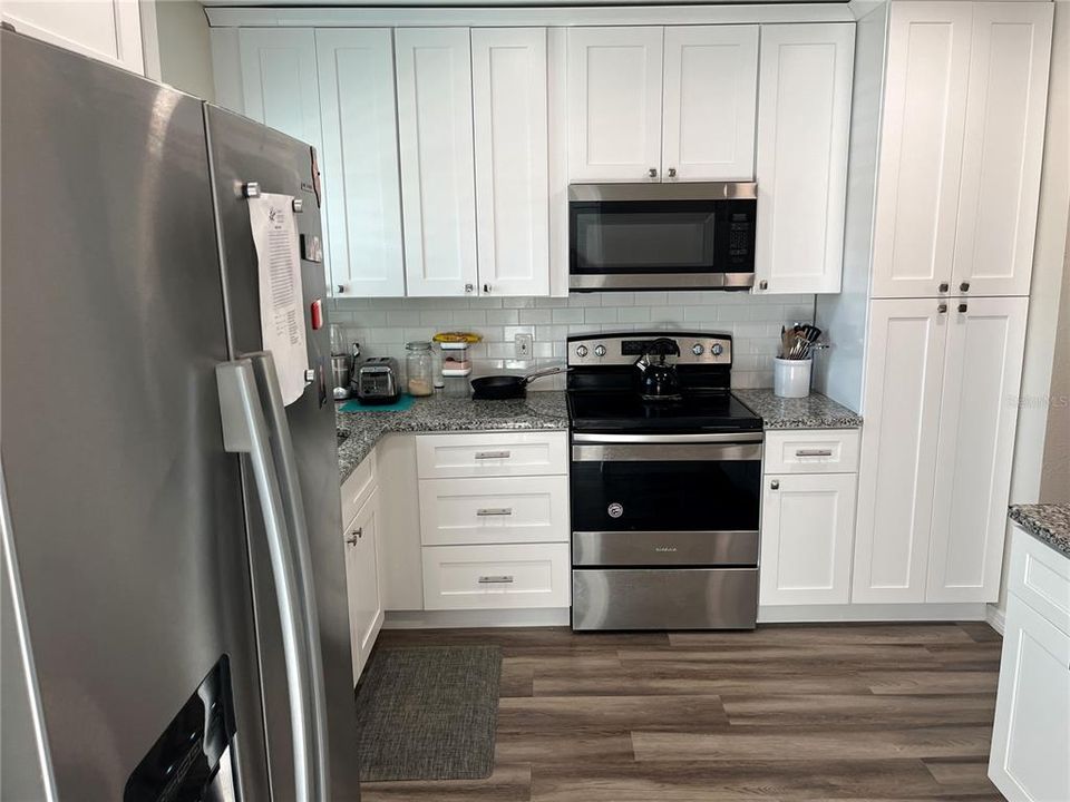 For Sale: $284,900 (2 beds, 2 baths, 1400 Square Feet)