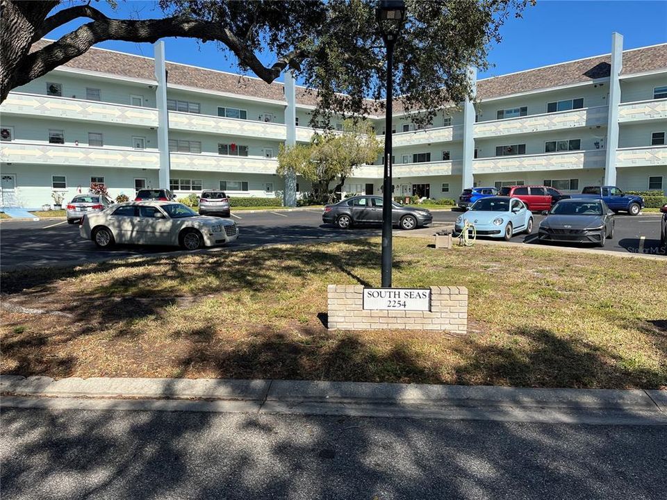 For Sale: $284,900 (2 beds, 2 baths, 1400 Square Feet)