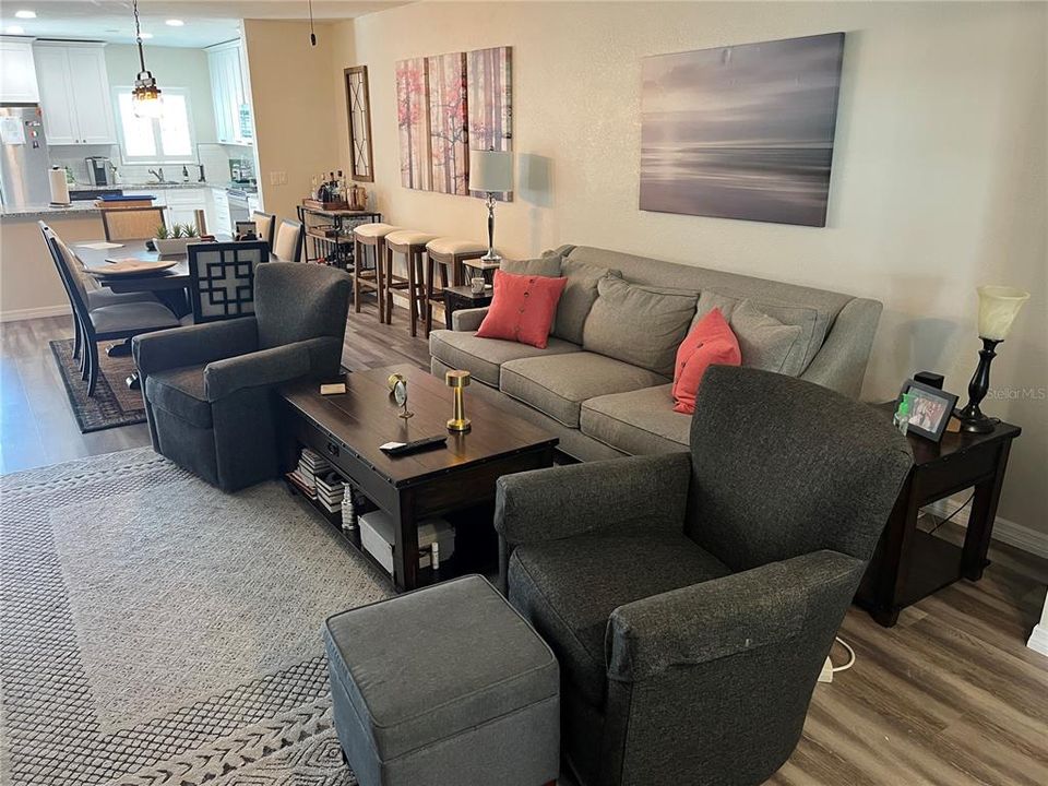 For Sale: $284,900 (2 beds, 2 baths, 1400 Square Feet)