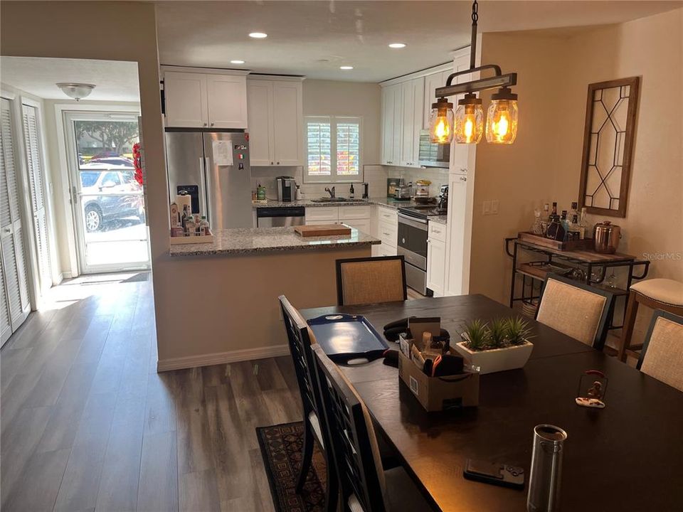 For Sale: $284,900 (2 beds, 2 baths, 1400 Square Feet)