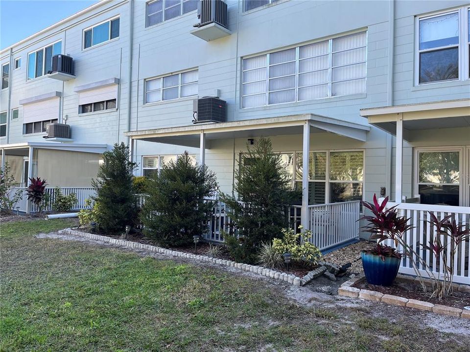 For Sale: $284,900 (2 beds, 2 baths, 1400 Square Feet)