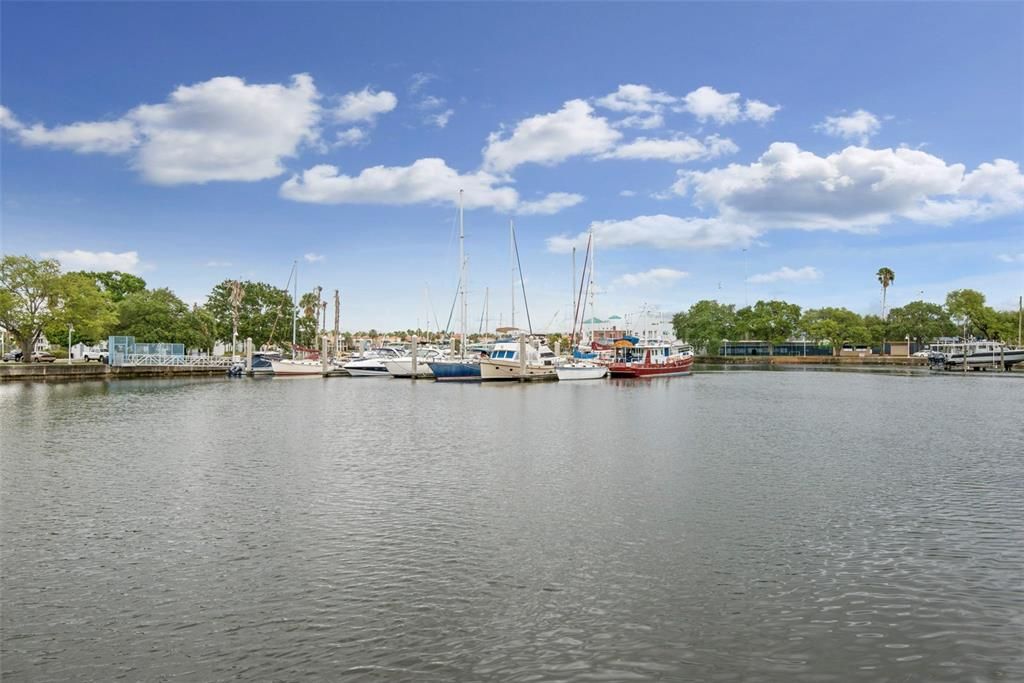 For Rent: $3,500 (3 beds, 2 baths, 1134 Square Feet)