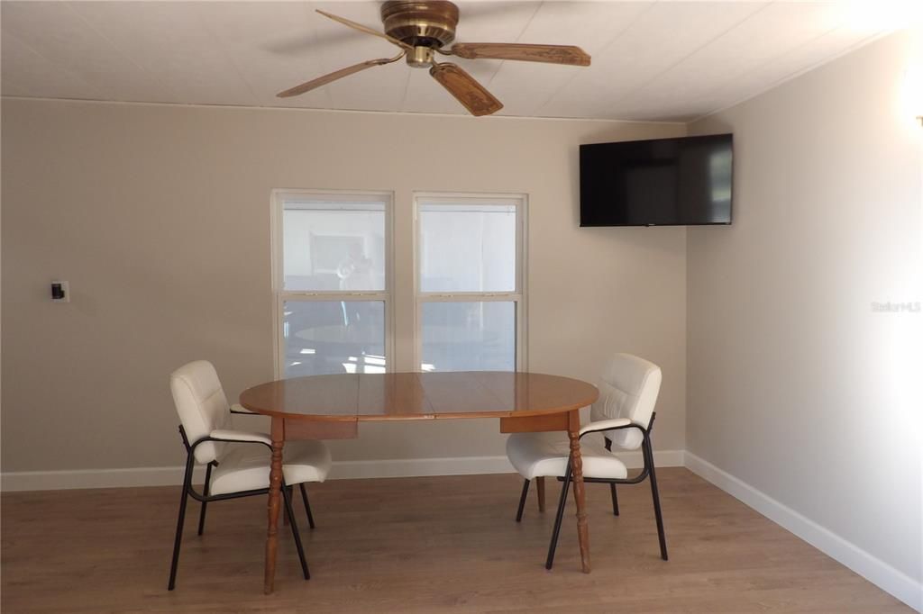 待售: $90,000 (2 贝兹, 1 浴室, 672 平方英尺)