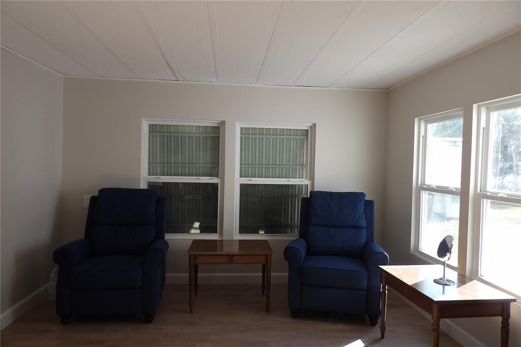 待售: $90,000 (2 贝兹, 1 浴室, 672 平方英尺)