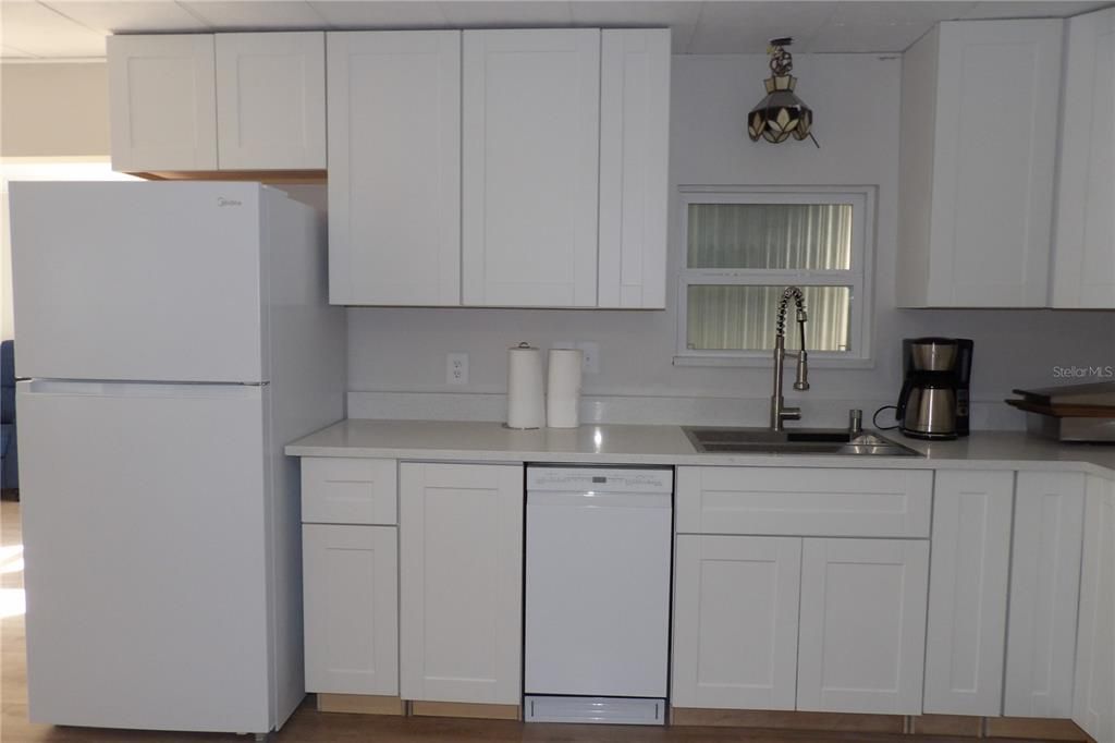 待售: $90,000 (2 贝兹, 1 浴室, 672 平方英尺)