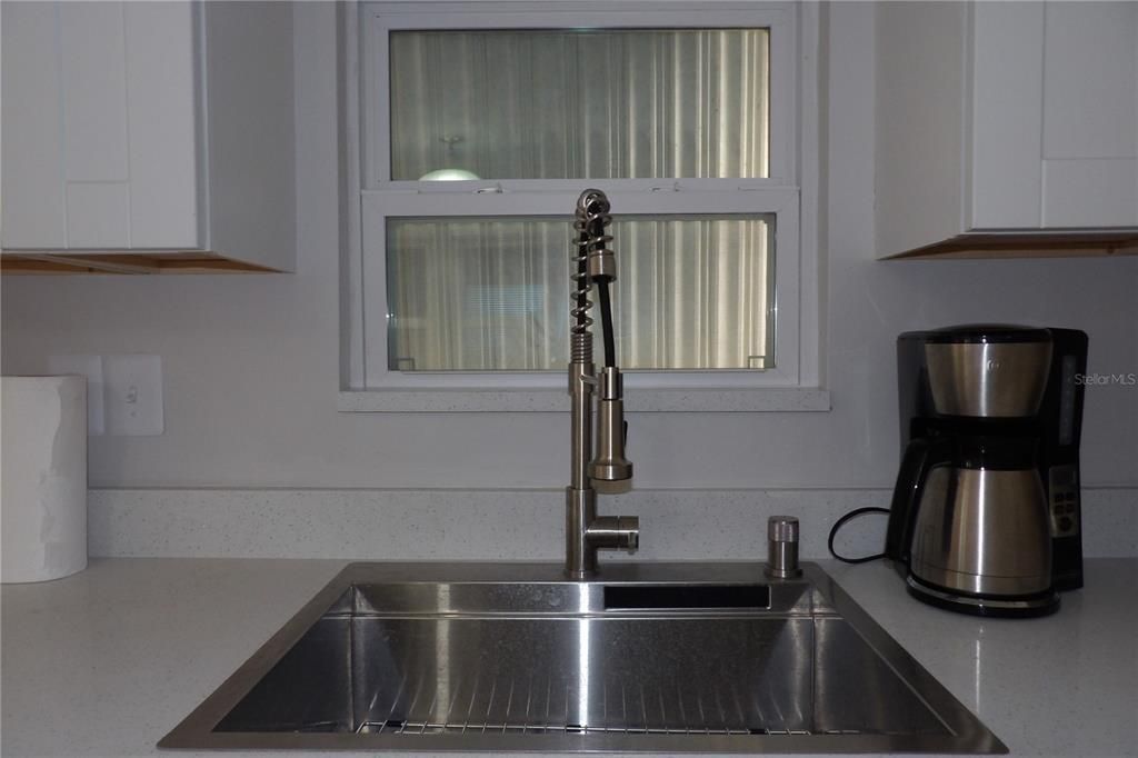 待售: $90,000 (2 贝兹, 1 浴室, 672 平方英尺)