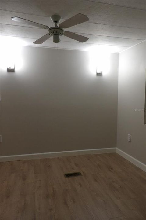 待售: $90,000 (2 贝兹, 1 浴室, 672 平方英尺)