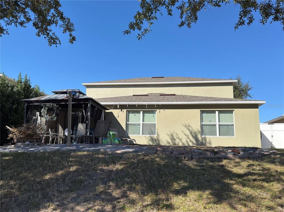 For Sale: $400,000 (5 beds, 3 baths, 2880 Square Feet)