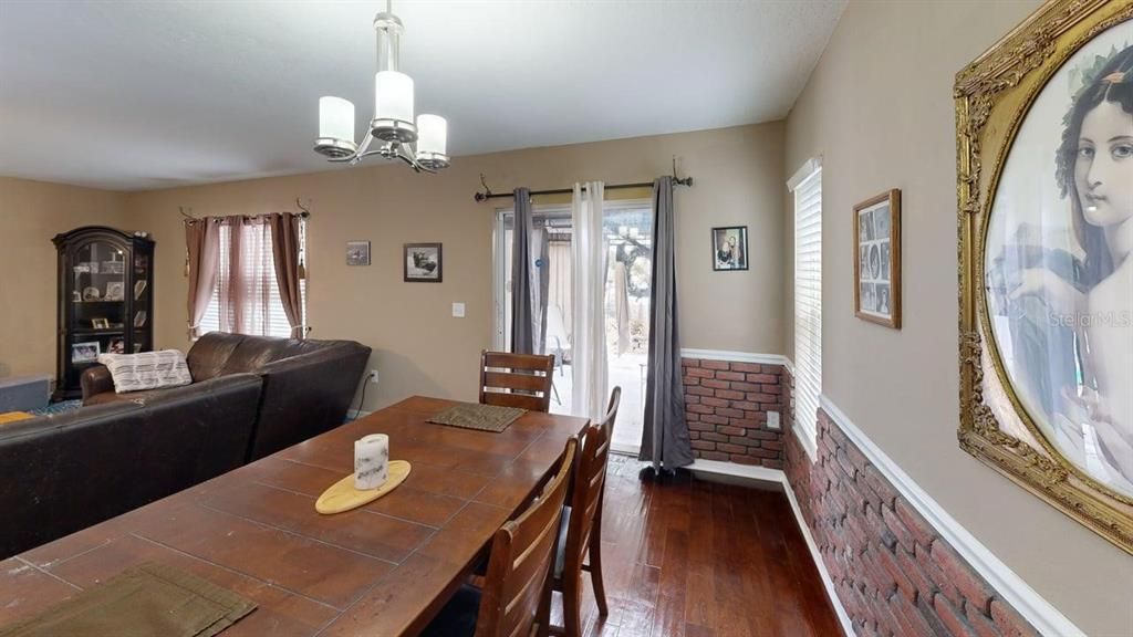 For Sale: $400,000 (5 beds, 3 baths, 2880 Square Feet)