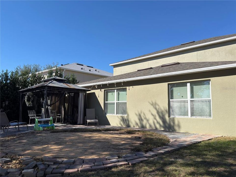 For Sale: $400,000 (5 beds, 3 baths, 2880 Square Feet)