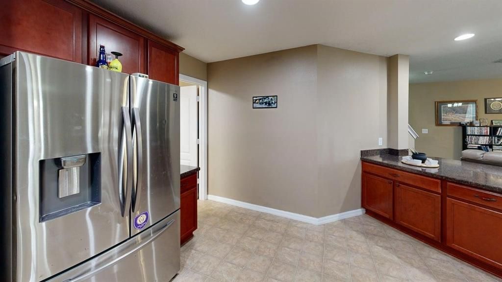 For Sale: $400,000 (5 beds, 3 baths, 2880 Square Feet)