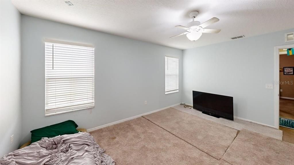 For Sale: $400,000 (5 beds, 3 baths, 2880 Square Feet)