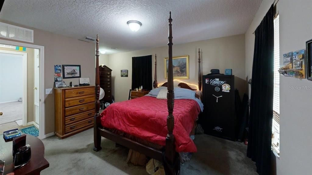 For Sale: $400,000 (5 beds, 3 baths, 2880 Square Feet)