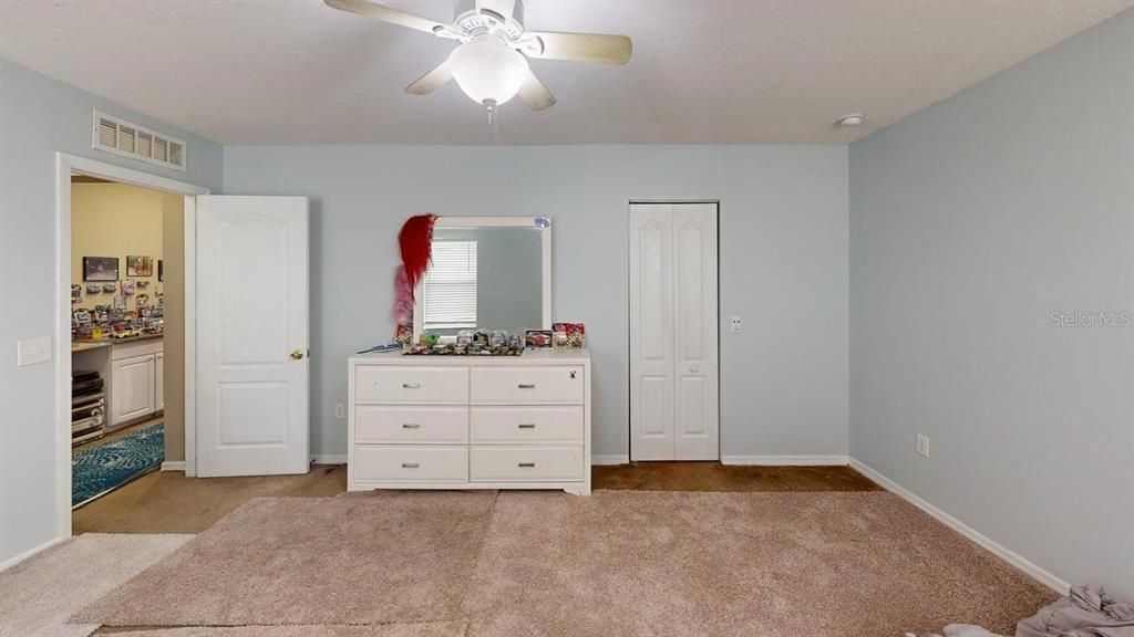 For Sale: $400,000 (5 beds, 3 baths, 2880 Square Feet)