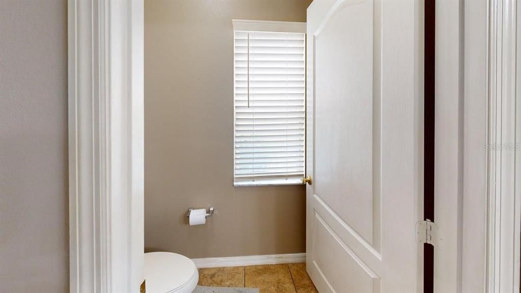 For Sale: $400,000 (5 beds, 3 baths, 2880 Square Feet)