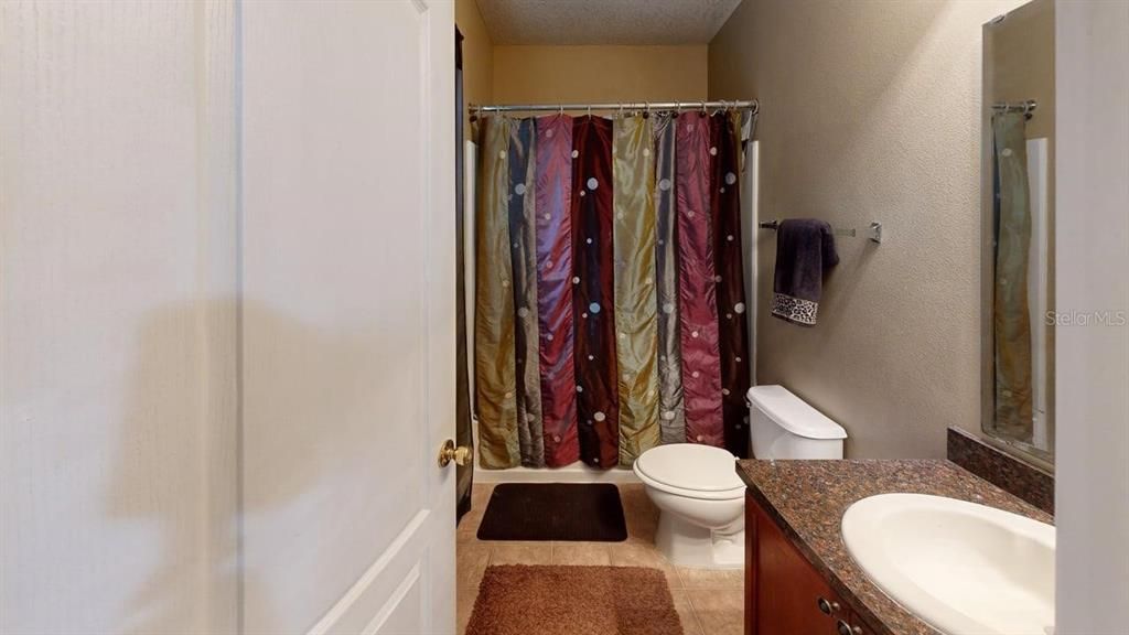 For Sale: $400,000 (5 beds, 3 baths, 2880 Square Feet)