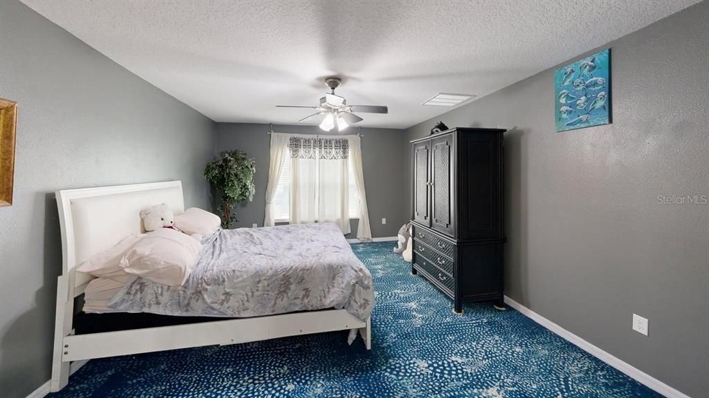 For Sale: $400,000 (5 beds, 3 baths, 2880 Square Feet)