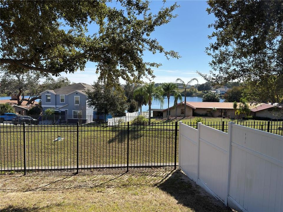 For Sale: $400,000 (5 beds, 3 baths, 2880 Square Feet)