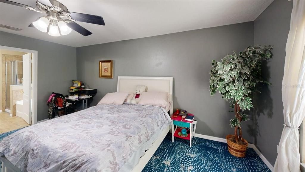 For Sale: $400,000 (5 beds, 3 baths, 2880 Square Feet)