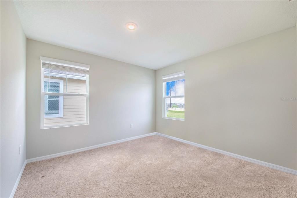 For Sale: $435,000 (5 beds, 3 baths, 2933 Square Feet)