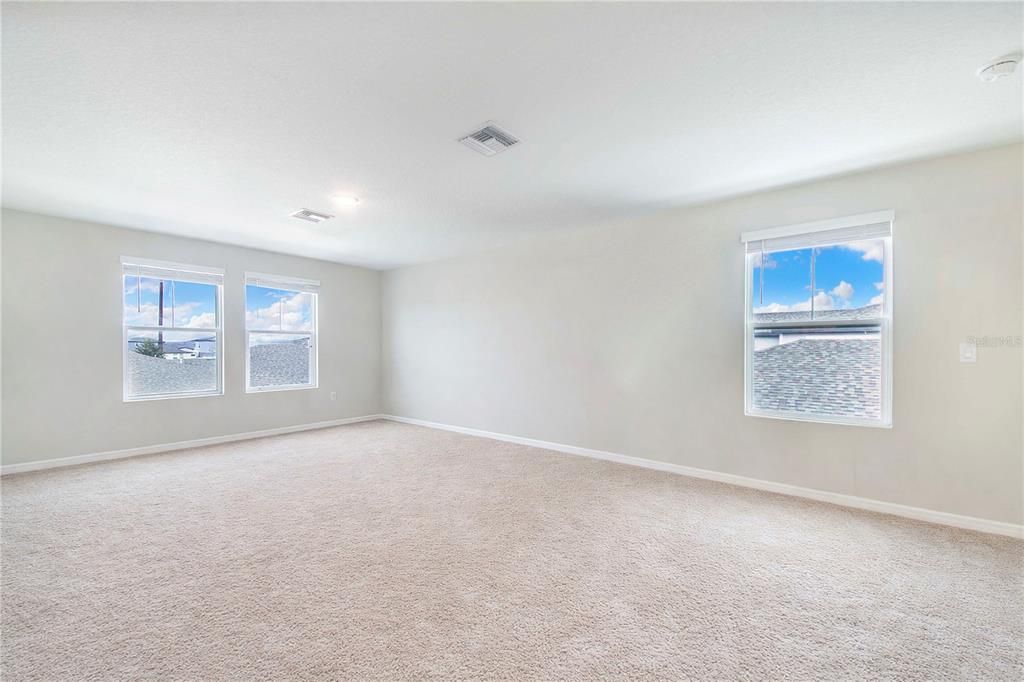 For Sale: $435,000 (5 beds, 3 baths, 2933 Square Feet)