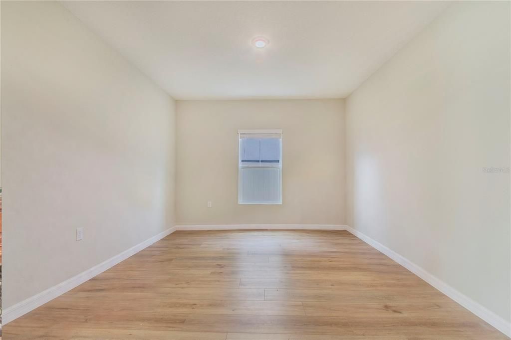 For Sale: $435,000 (5 beds, 3 baths, 2933 Square Feet)