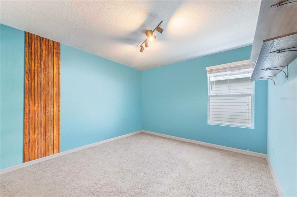 For Sale: $435,000 (5 beds, 3 baths, 2933 Square Feet)