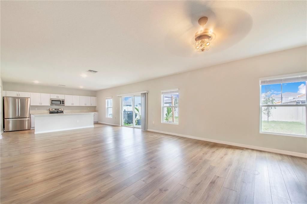 For Sale: $435,000 (5 beds, 3 baths, 2933 Square Feet)