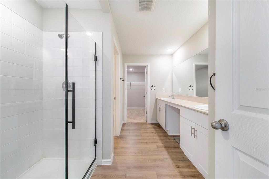 For Sale: $435,000 (5 beds, 3 baths, 2933 Square Feet)