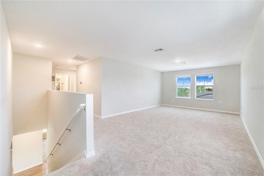 For Sale: $435,000 (5 beds, 3 baths, 2933 Square Feet)