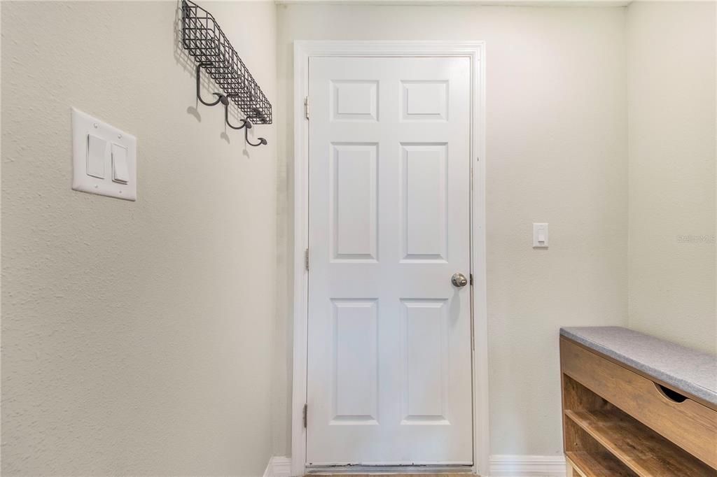 For Sale: $435,000 (5 beds, 3 baths, 2933 Square Feet)