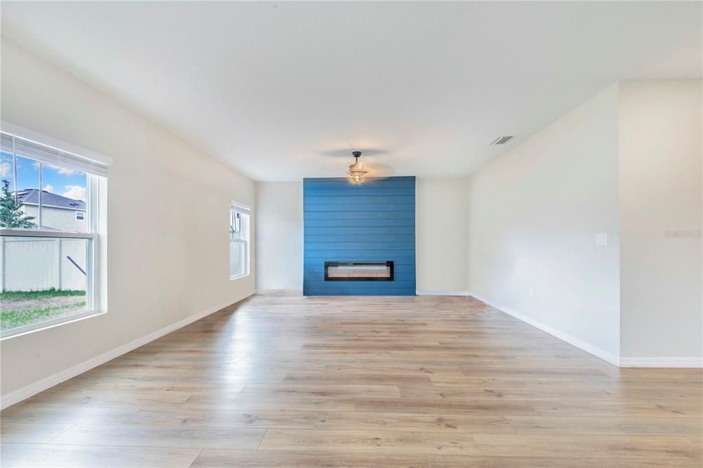 For Sale: $435,000 (5 beds, 3 baths, 2933 Square Feet)