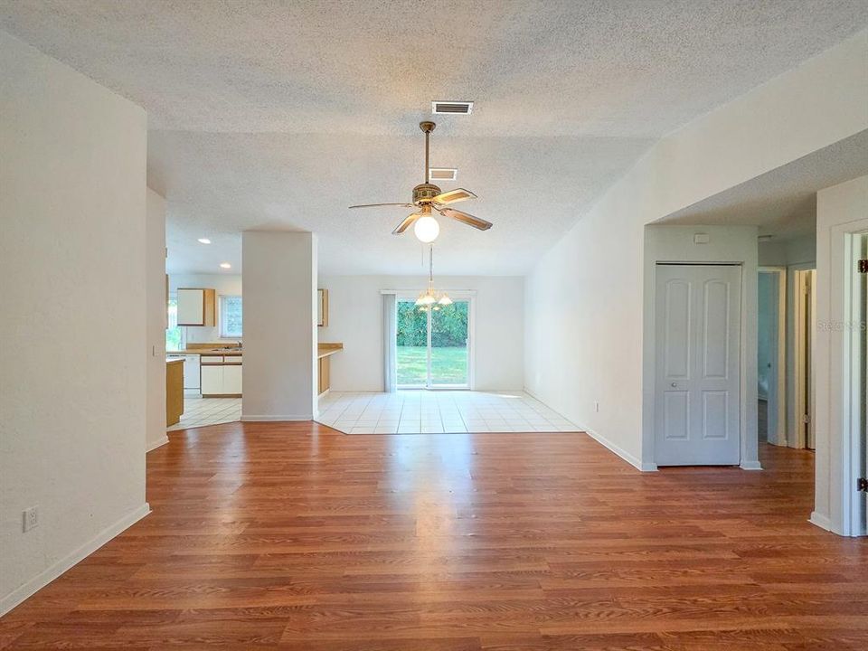 En Venta: $219,000 (3 camas, 2 baños, 1247 Pies cuadrados)