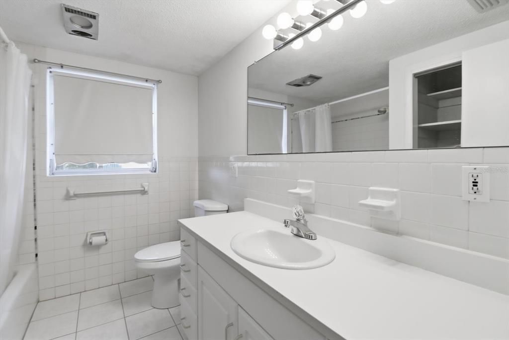 На продажу: $309,900 (3 спален, 2 ванн, 2096 Квадратных фут)