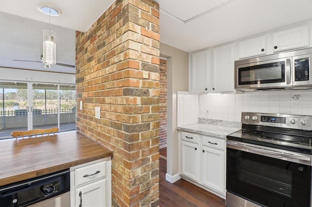 На продажу: $309,900 (3 спален, 2 ванн, 2096 Квадратных фут)