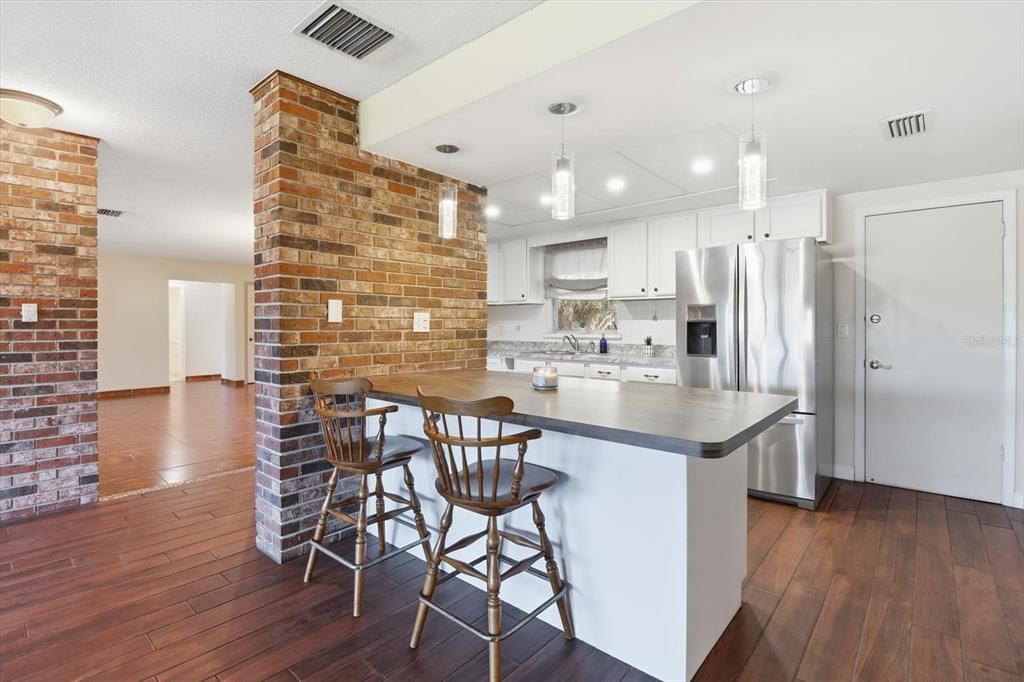 На продажу: $309,900 (3 спален, 2 ванн, 2096 Квадратных фут)