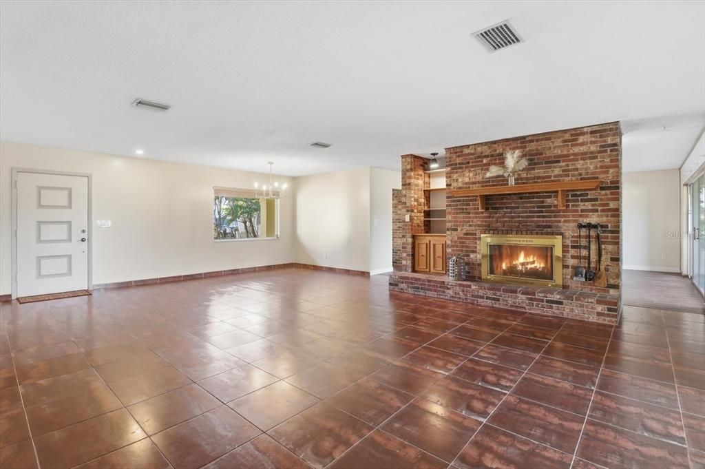 На продажу: $309,900 (3 спален, 2 ванн, 2096 Квадратных фут)