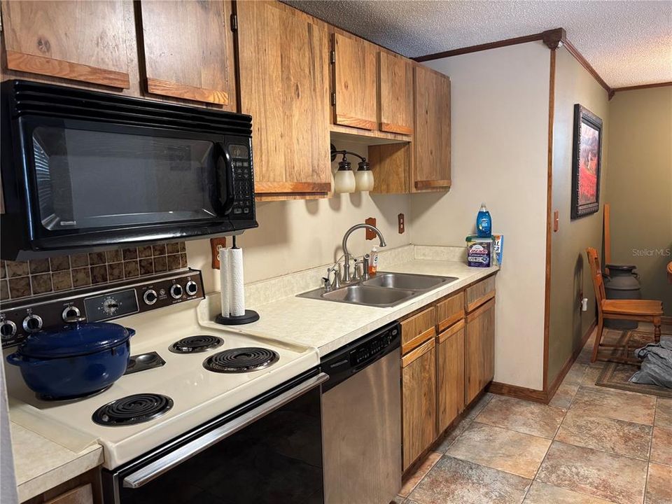 For Sale: $390,000 (3 beds, 2 baths, 1380 Square Feet)